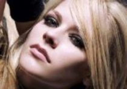 BVLTGRFQANJZFATCXDU - Avril Lavigne