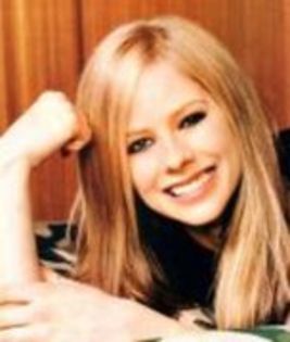 CEJPVZWJQQAMYYRNUXN - Avril Lavigne