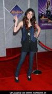 16589386_GETHVCOYZ - Selena Gomez