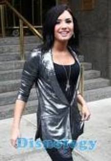 images (2) - alege tinuta demi lovato