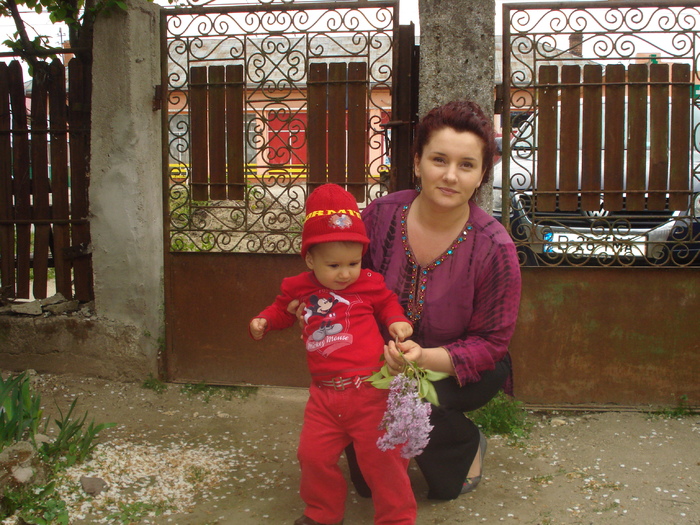 NOI DOI,SI-UN LILIAC:)) - EU