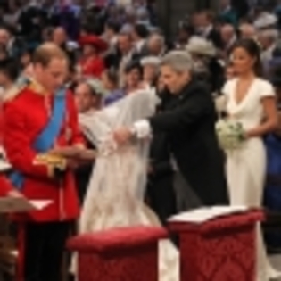 Prince-William-and-Kate-Middleton-at-Royal-Wedding-94x94[1] - Nunta Regala