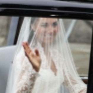 royal-wedding-kate-middleton-arrives-2-94x94[1] - Nunta Regala