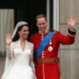 Royal-Wedding-William-and-Kate-Kiss-3-94x94[1]