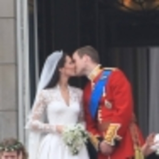 Royal-Wedding-William-and-Kate-Kiss-94x94[1]