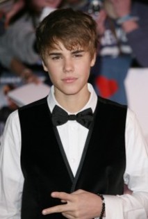 UK_Never_Say_Never_premiere-203x300 - Justin Bieber 000000