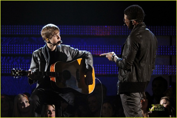 justin-bieber-grammy-performance-16