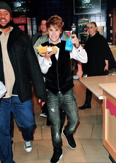 justinbieber-nachos-london