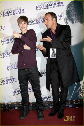 justin-bieber-neversaynever-paris-FEB20112