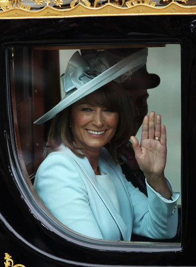 Royal+Wedding+Carriage+Procession+Buckingham+_bXW_bZunUdl