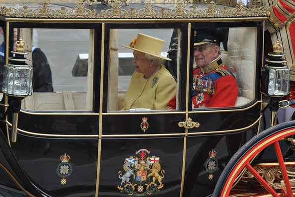 Royal+Wedding+Carriage+Procession+Buckingham+_Yy6YbmkyPol