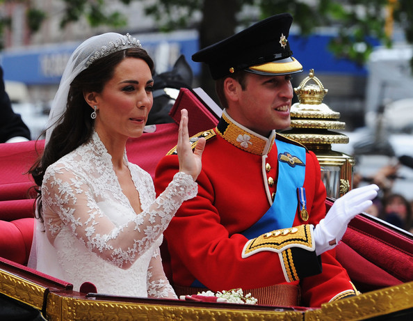 Royal+Wedding+Carriage+Procession+Buckingham+-5q-WMyKGM-l