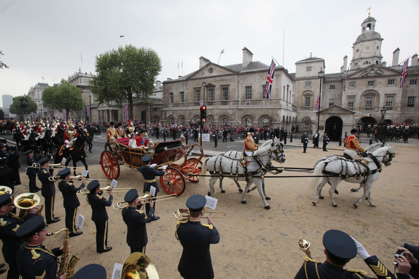 Royal+Wedding+Carriage+Procession+Buckingham+MZpxG6kv-Lql