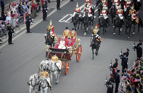 Royal+Wedding+Carriage+Procession+Buckingham+o0bqDBVNd_4l