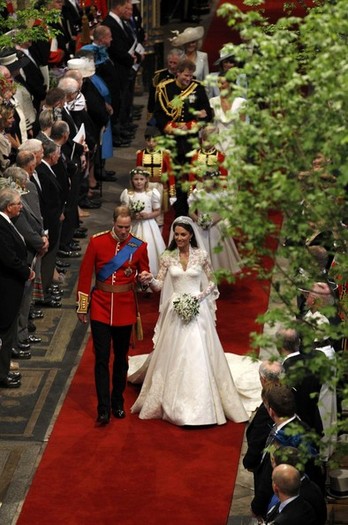 Royal+Wedding+Carriage+Procession+Buckingham+dnc_ys5LSMLl