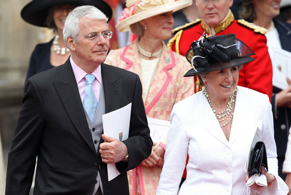 Royal+Wedding+Carriage+Procession+Buckingham+P8weLldECq-l