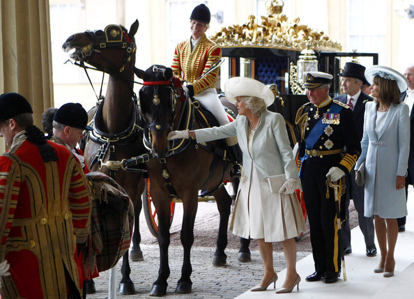 Royal+Wedding+Carriage+Procession+Buckingham+ExYD0Gb9_SYl