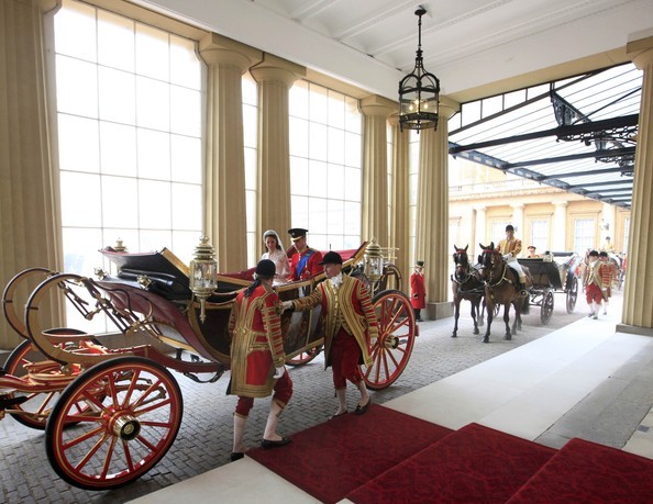 Royal+Wedding+Carriage+Procession+Buckingham+F_cQbvqRZL0l