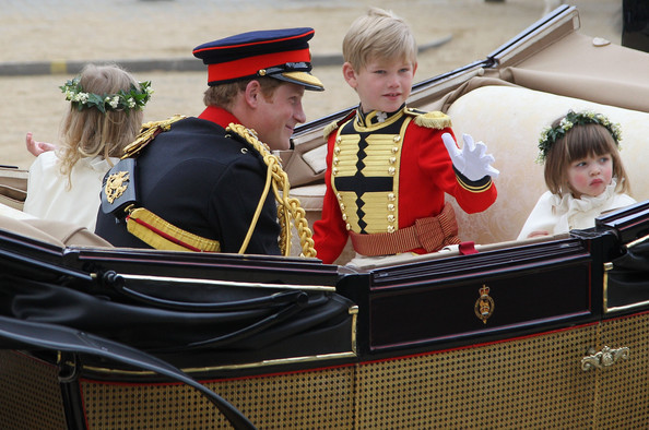 Royal+Wedding+Carriage+Procession+Buckingham+jehigSleYsOl