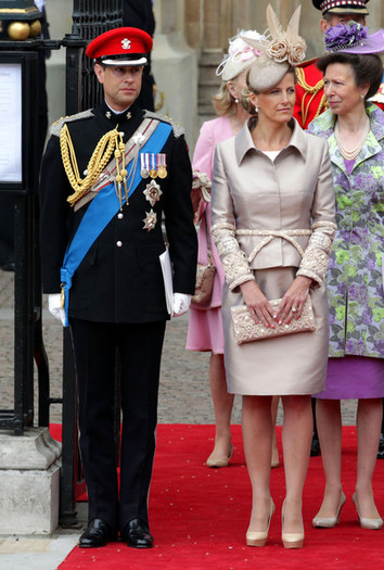 Royal+Wedding+Carriage+Procession+Buckingham+KuI4IBVISpVl
