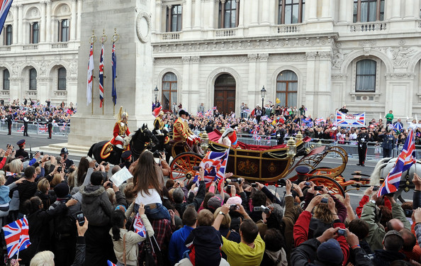 Royal+Wedding+Carriage+Procession+Buckingham+PkQsRxRTo4cl