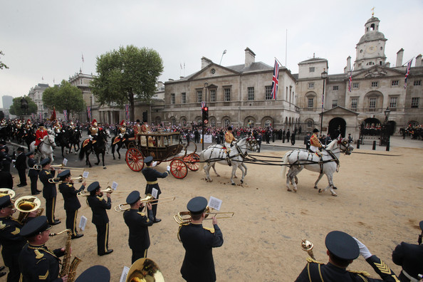 Royal+Wedding+Carriage+Procession+Buckingham+vuaEWs_rJBUl