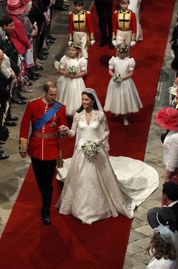 Royal+Wedding+Carriage+Procession+Buckingham+v5_gN8UkM2Vl - poze de la nunta regala2