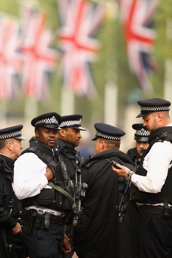 Royal+Wedding+Carriage+Procession+Buckingham+xJIBoObBp-Wl - poze de la nunta regala2