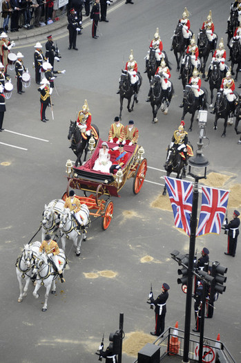 Royal+Wedding+Carriage+Procession+Buckingham+xHW93mjfRq_l