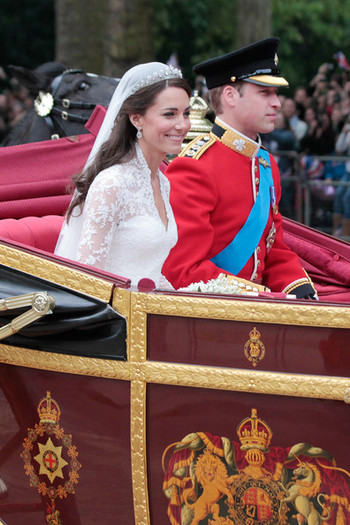 Royal+Wedding+Carriage+Procession+Buckingham+C4ejSIfU1Pcl