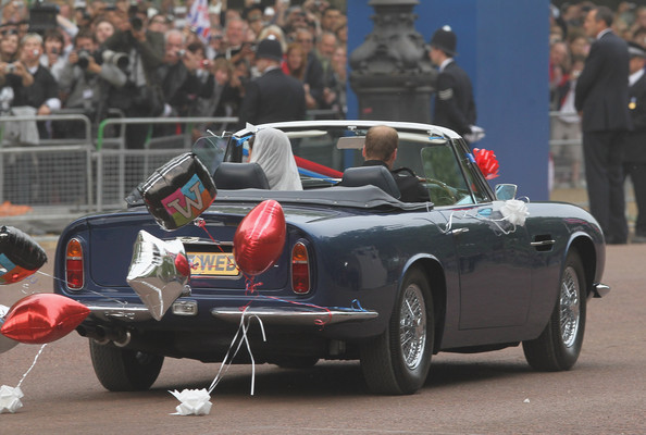 Royal+Wedding+Carriage+Procession+Buckingham+L1XUC_XLC9Ll