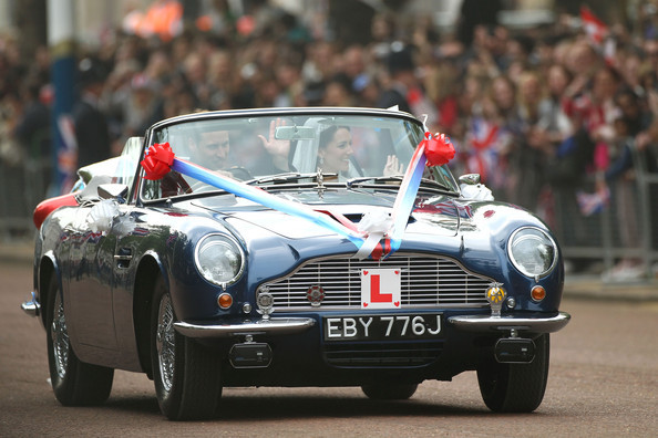 Royal+Wedding+Carriage+Procession+Buckingham+DrORyY9I_KEl