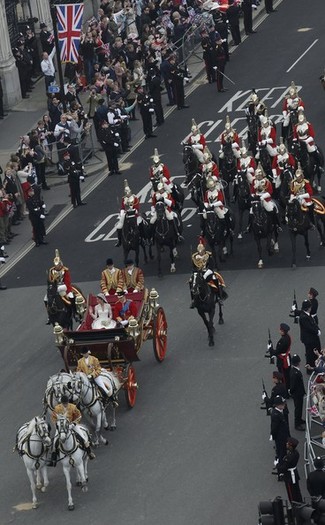 Royal+Wedding+Carriage+Procession+Buckingham+e1zAaE8KIDOl - poze de la nunta regala2
