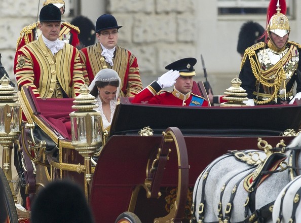 Royal+Wedding+Carriage+Procession+Buckingham+e9jh2cogyR7l