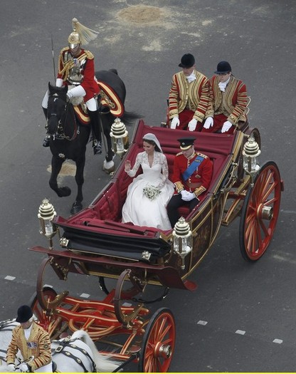 Royal+Wedding+Carriage+Procession+Buckingham+oJ825IYhDyZl - poze de la nunta regala2