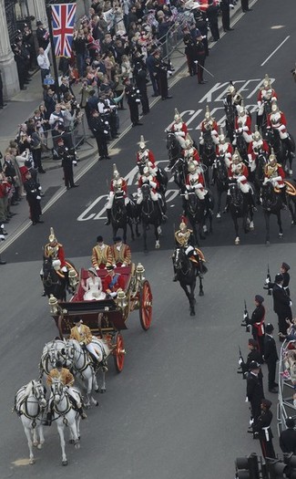 Royal+Wedding+Carriage+Procession+Buckingham+t8bUf6xyOWJl