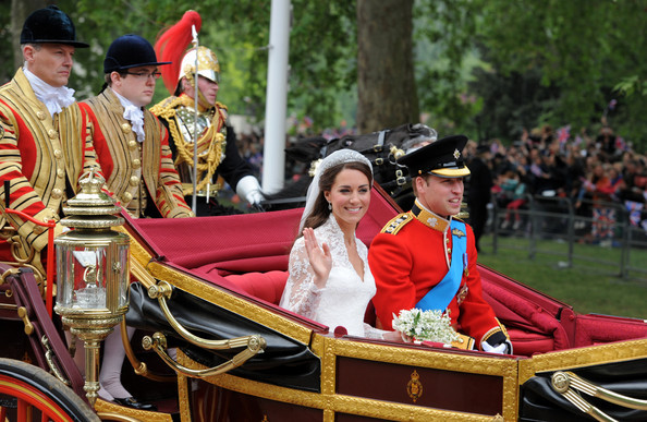 Royal+Wedding+Carriage+Procession+Buckingham+uKYpGbrhhbhl