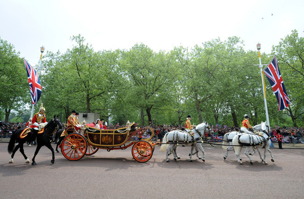 Royal+Wedding+Carriage+Procession+Buckingham+ZR64iqNppG_l