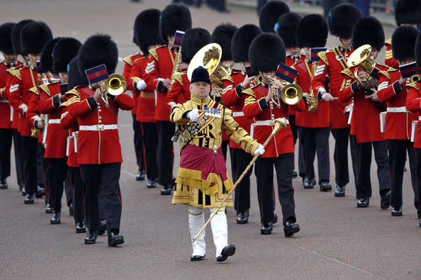 Royal+Wedding+Carriage+Procession+Buckingham+fwCrMknd3V9l