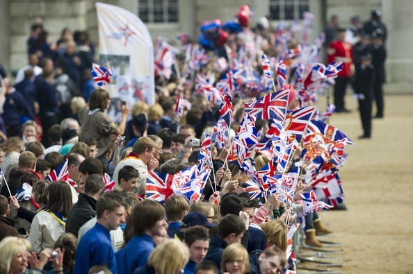 Royal+Wedding+Carriage+Procession+Buckingham+-Irj3VHYZJcl