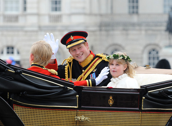 Royal+Wedding+Carriage+Procession+Buckingham+jznSLIeCGGJl