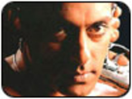 sal20030826-2_thumb[1] - Salman Khan