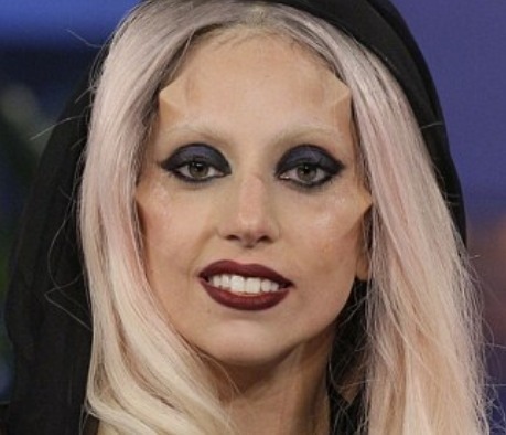 lady-gaga-facial-implants - Lady Gaga vrea sa arate ca o cutie de carton
