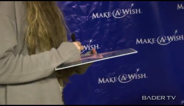 bscap0060 - Miley Celebrates World Wish Day