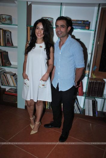 87335-shraddha-nigam-at-the-launch-of-tv-actor-mayank-anand-book-love