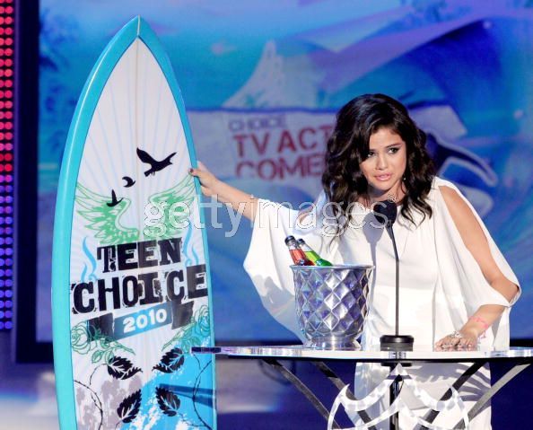 Selena-Gomez-Teen-Choice-Awards-2010-02 - cel mai pretios diamant din lume