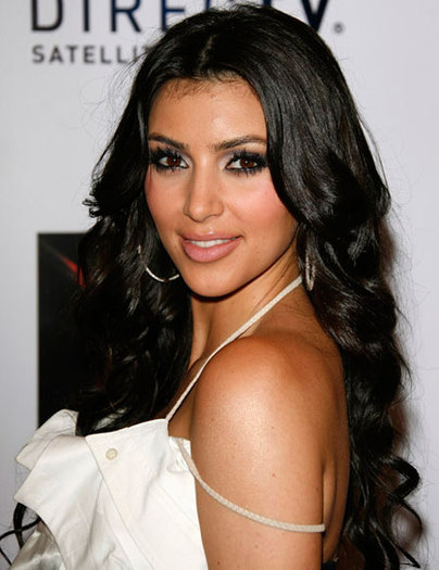 0813-kim-kardashian-eyes-eye-makeup_bd03 - Kim Kardashian