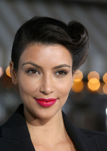 Kim+Kardashian+Makeup+Pink+Lipstick+pAzi_UoN5P2l - Kim Kardashian