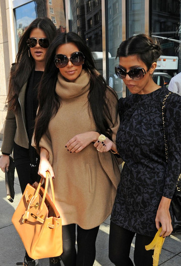 Kim+Kardashian+Modern+Sunglasses+Butterfly+erKqw41hpd9l - Kim Kardashian