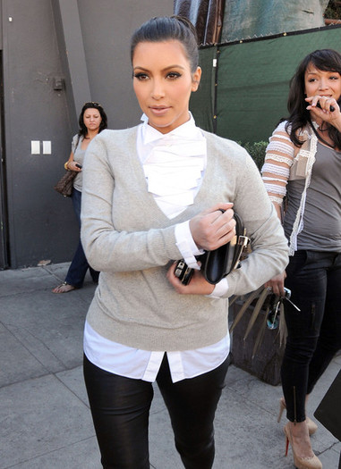 Kim+Kardashian+Tops+V+neck+Sweater+tBIKHuV0qMGl